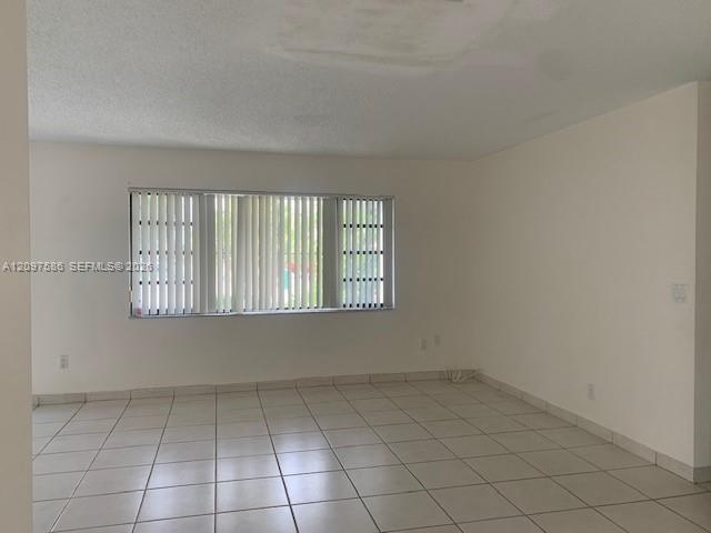 Miami, FL 33175 photo 2