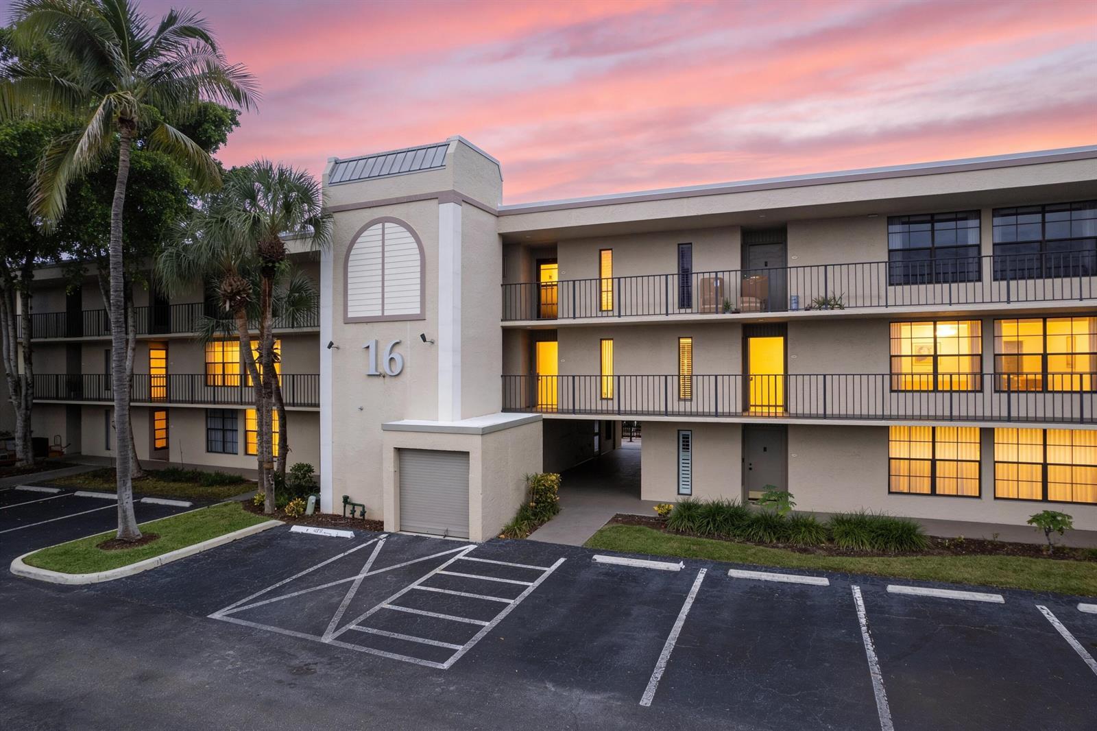 16 ROYAL PALM Way # 205, Boca Raton FL 33432