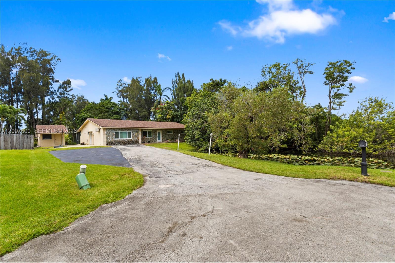 4801 SW 59th Ter, Davie FL 33314 photo 2