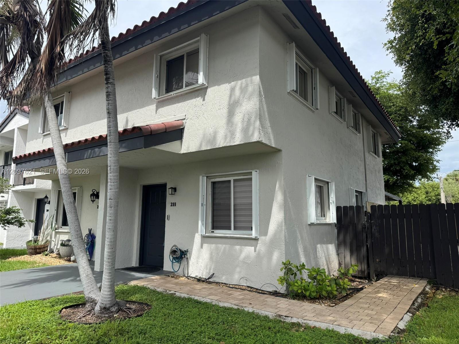 8245 NW 6th Ter # 211, Miami FL 33126