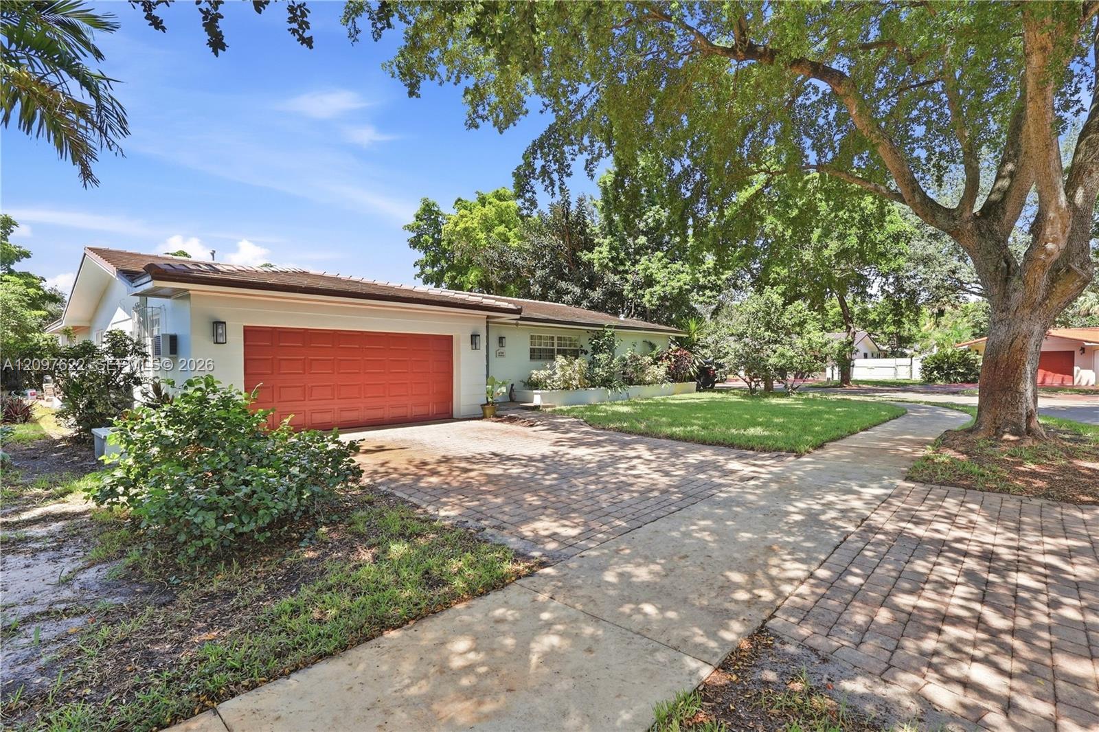 16500 E Stonehaven Rd, Miami Lakes FL 33014 photo 2