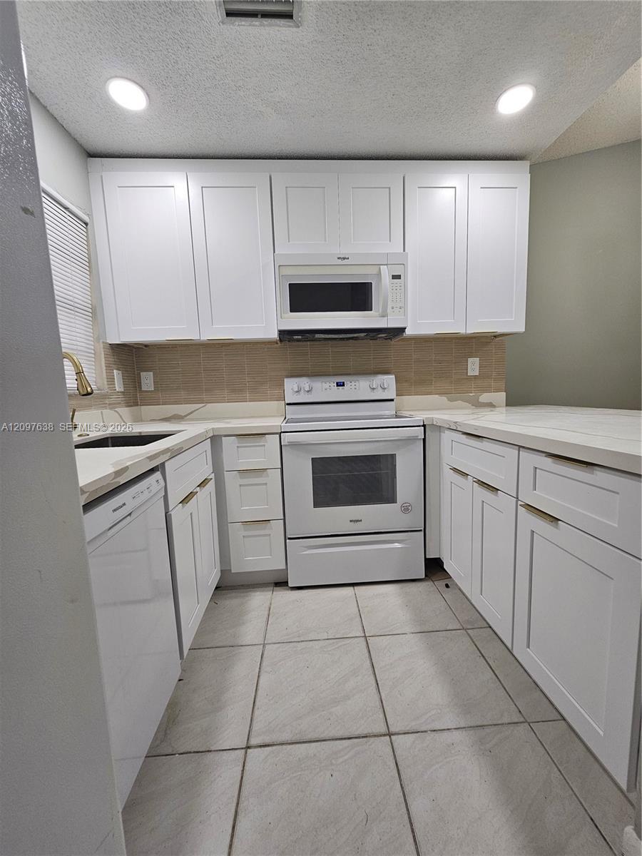 809 NE 214th Ln # 2, Miami FL 33179 photo 4