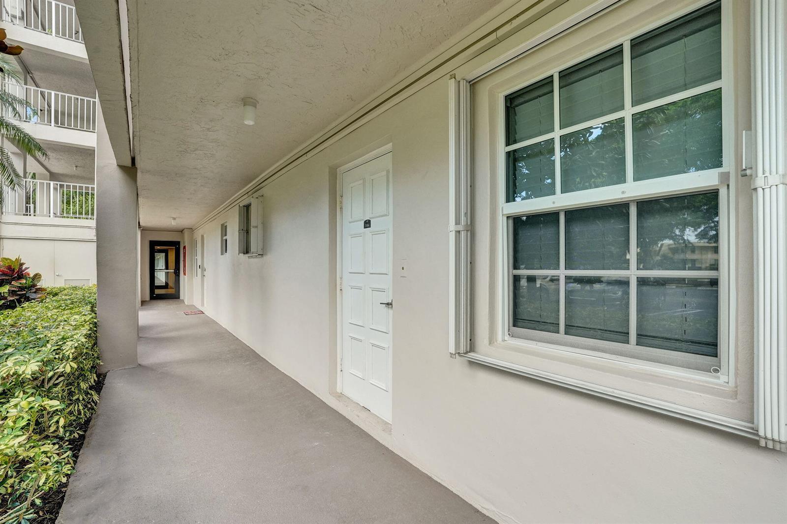 575 OAKS Lane # 104, Pompano Beach FL 33069 photo 2