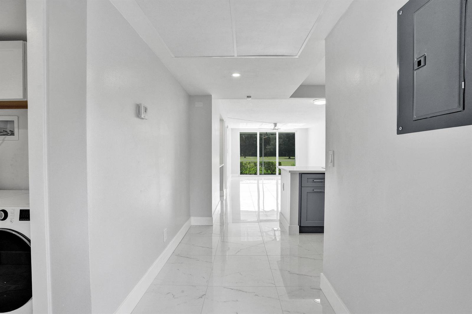 575 OAKS Lane # 104, Pompano Beach FL 33069 photo 3