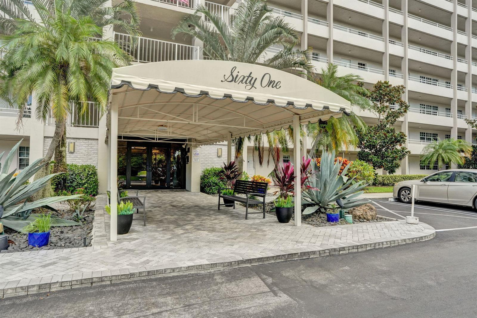 575 OAKS Lane # 104, Pompano Beach FL 33069