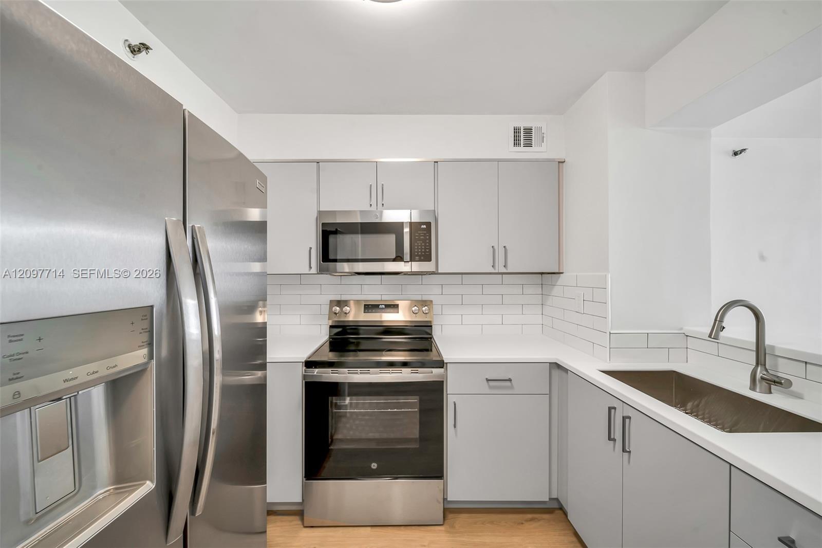 501 SW 1st St # 502, Miami FL 33130 photo 2