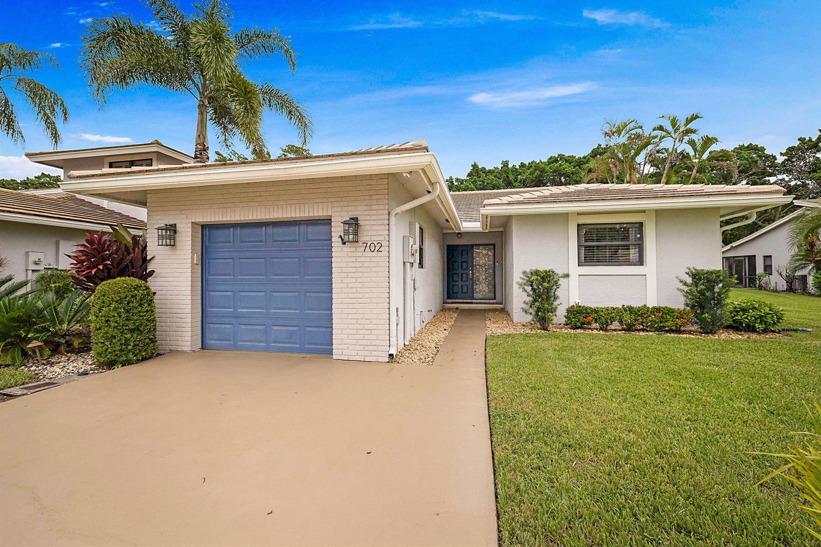 702 DEER CREEK NORTH SHORE Drive, Deerfield Beach FL 33442 photo 2
