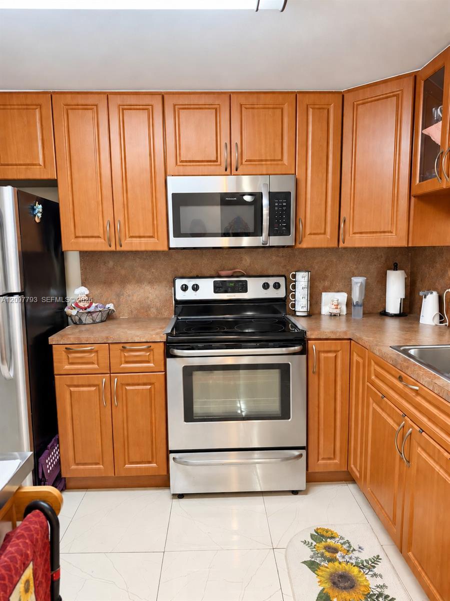 20860 San Simeon Way # 6, Miami FL 33179 photo 2