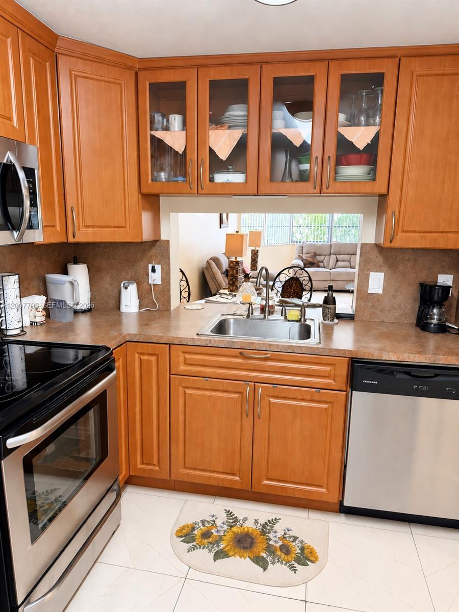 20860 San Simeon Way # 6, Miami FL 33179 photo 3