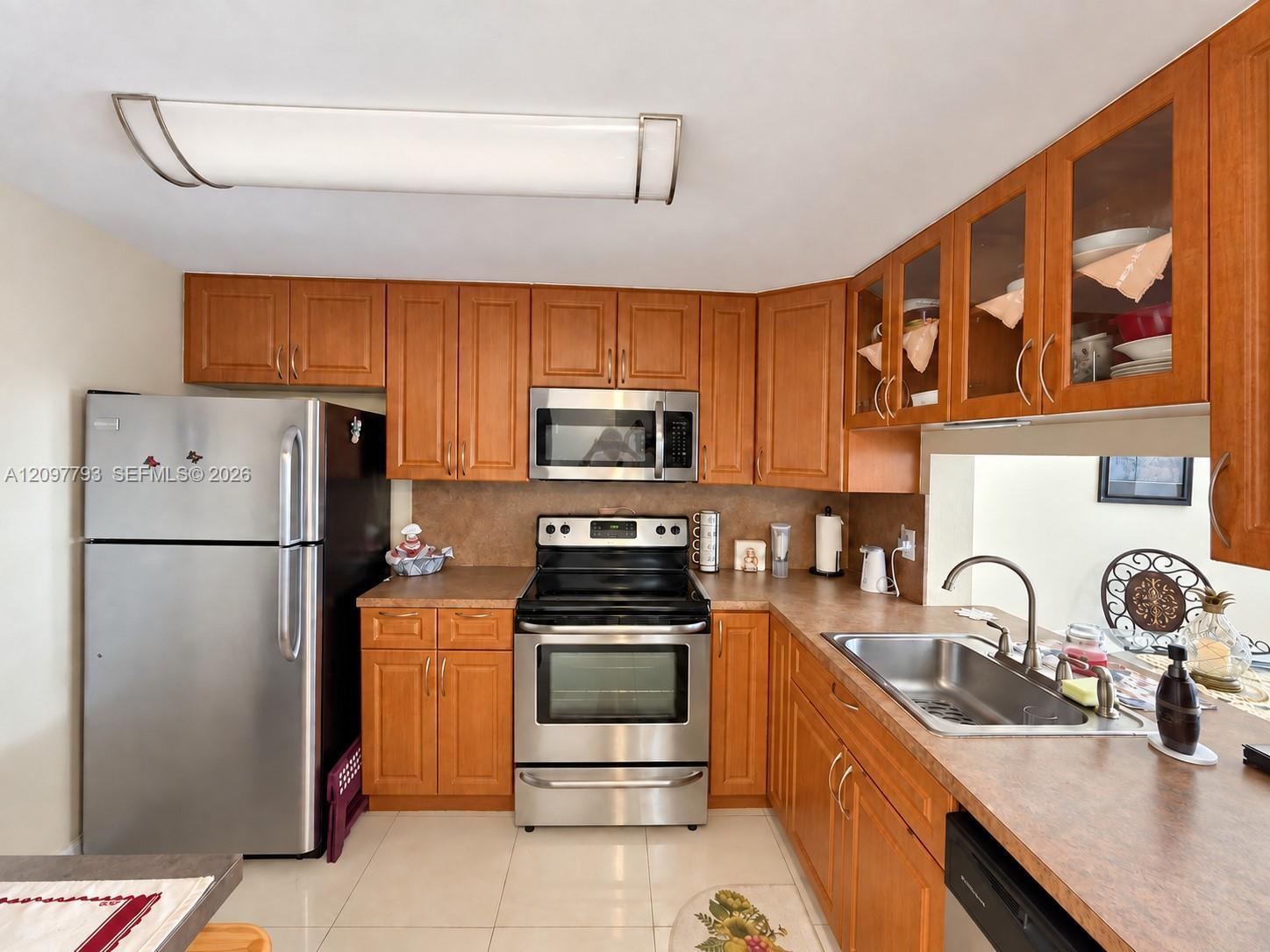 20860 San Simeon Way # 6, Miami FL 33179
