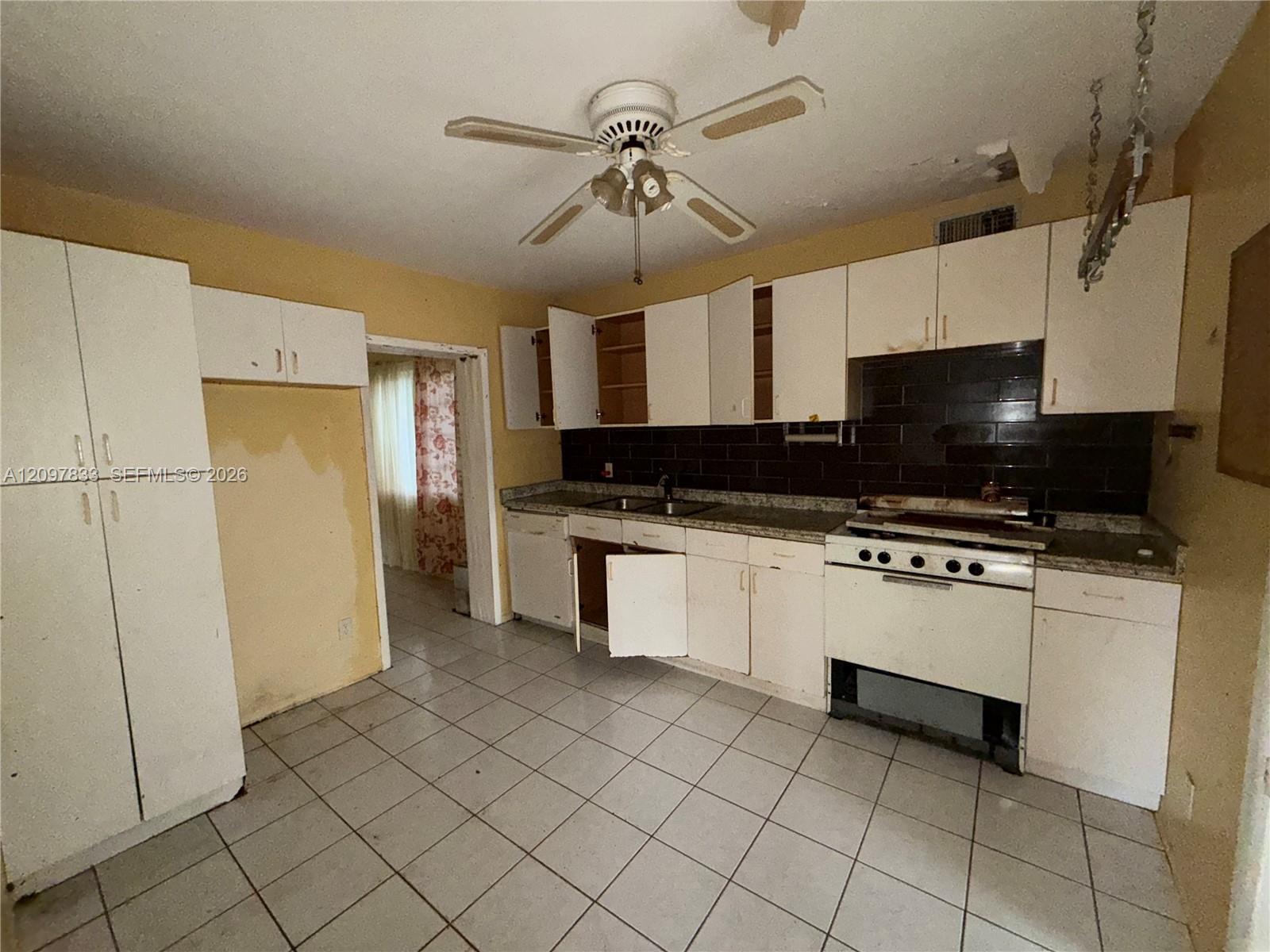 2703 Hayes St, Hollywood FL 33020 photo 5