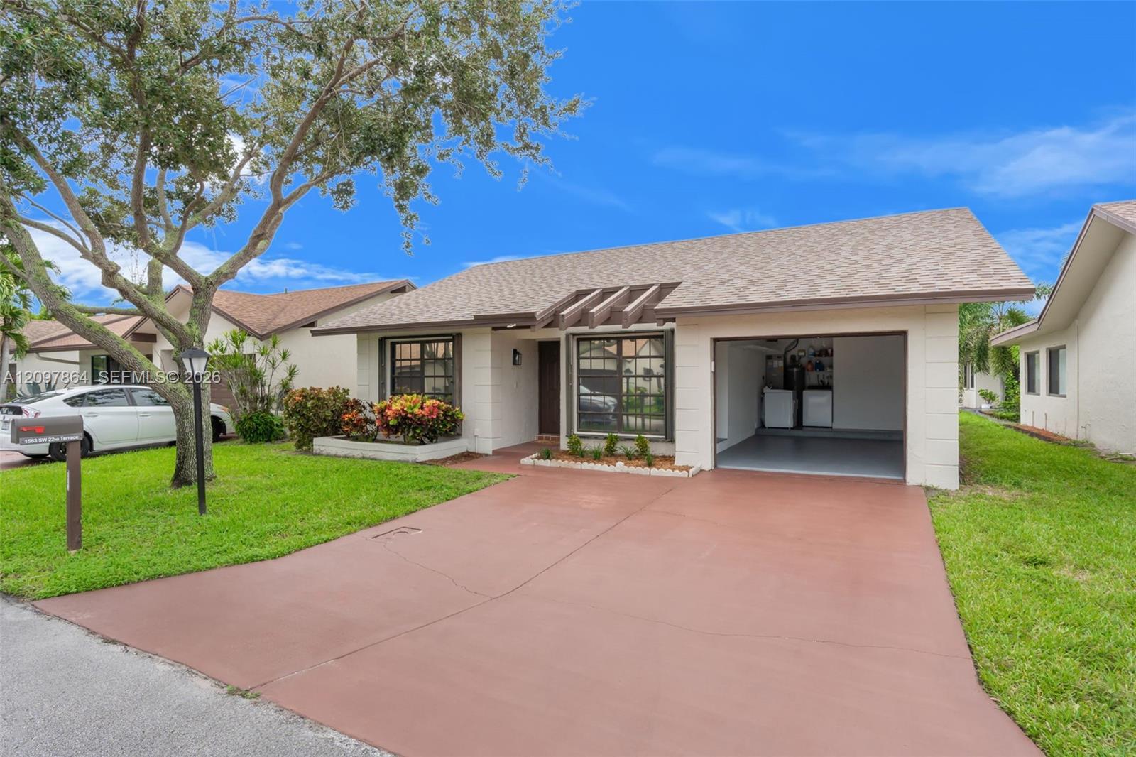 1563 SW 22nd Ter, Deerfield Beach FL 33442 photo 2