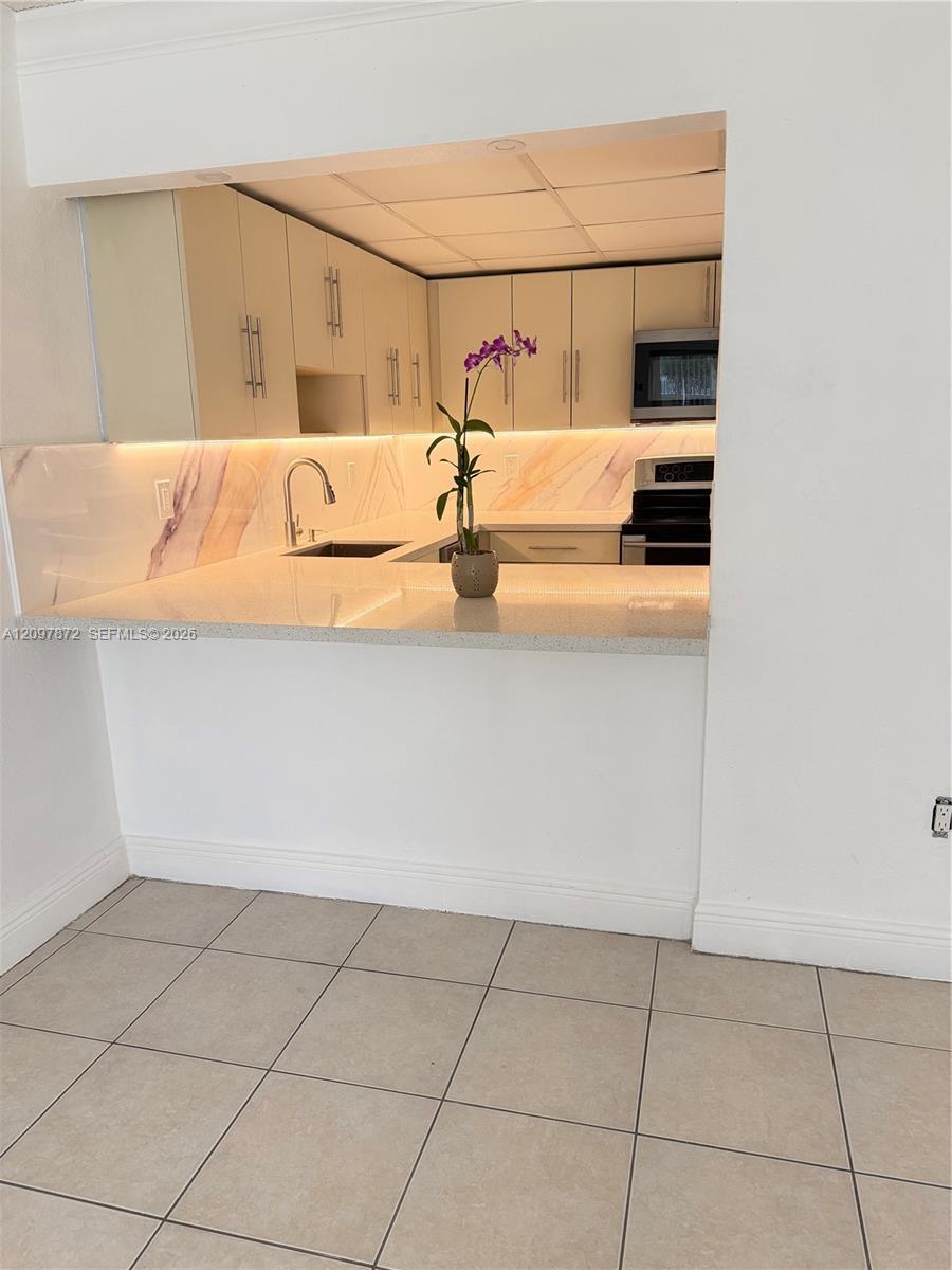 6930 Miami Gardens Dr # 103, Hialeah FL 33015 photo 2