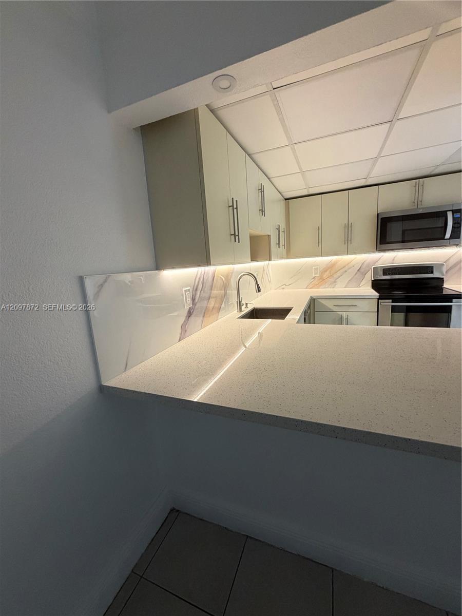 6930 Miami Gardens Dr # 103, Hialeah FL 33015 photo 5