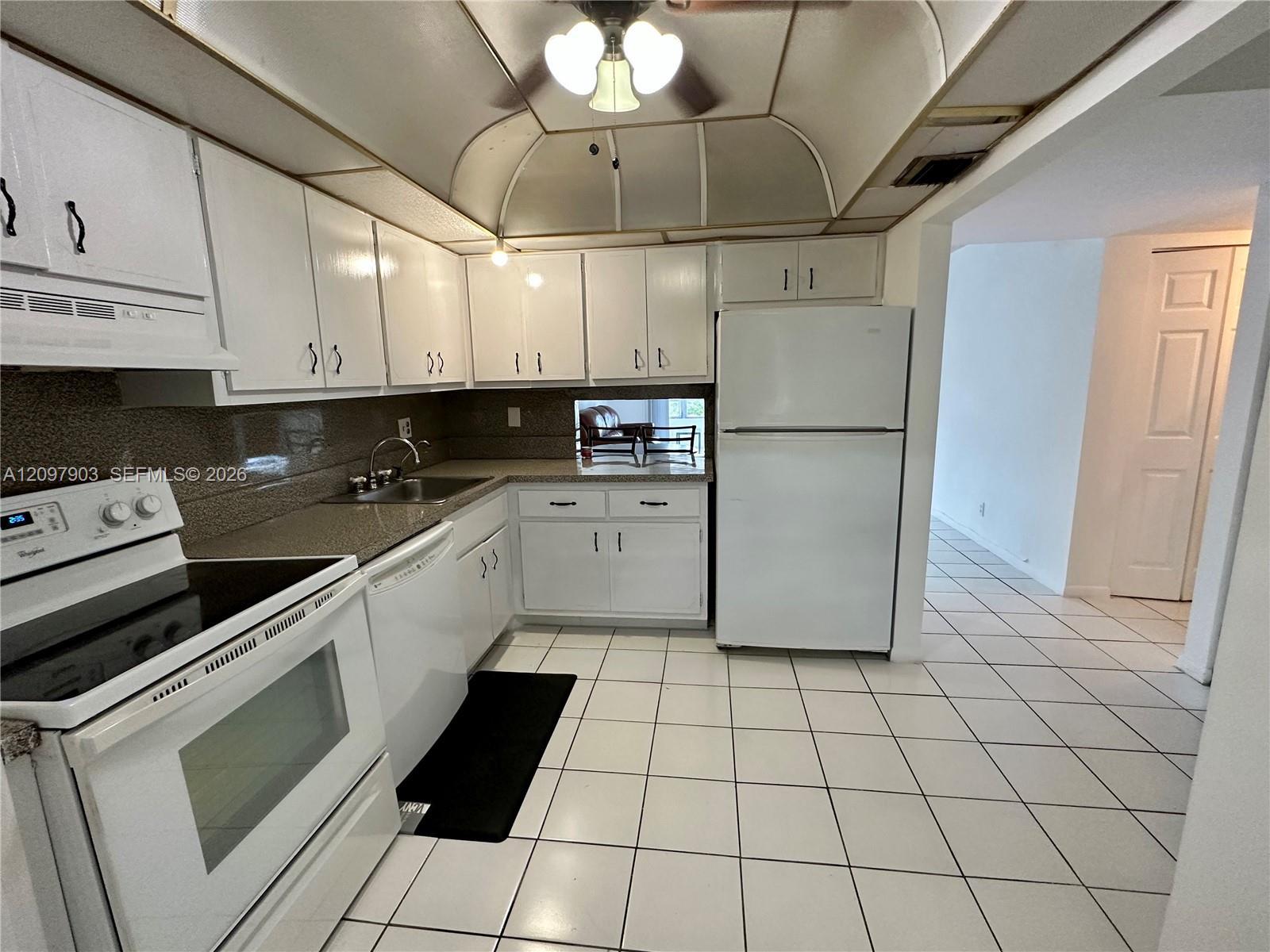 3051 NW 46th Ave # 203, Lauderdale Lakes FL 33313
