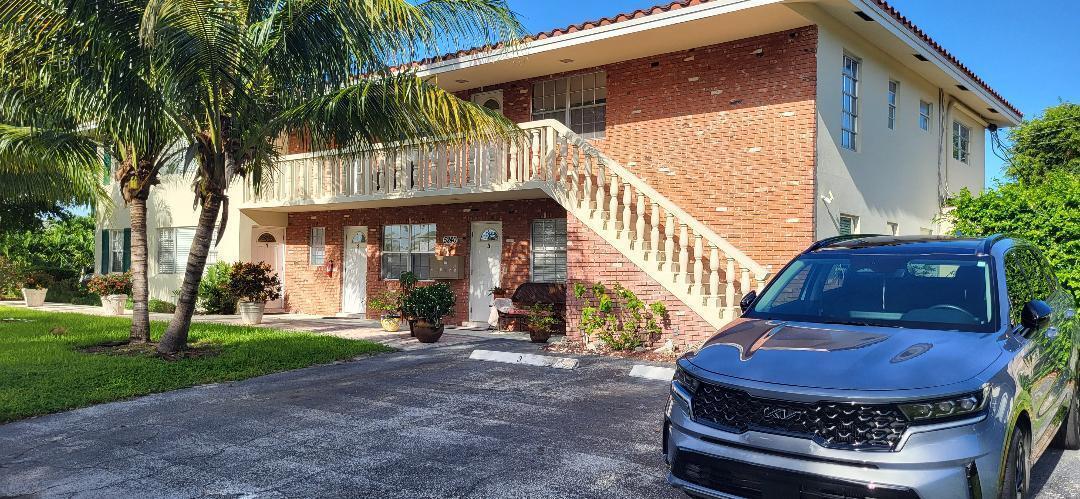 5240 NE 14TH Way # 4, Fort Lauderdale FL 33334 photo 2