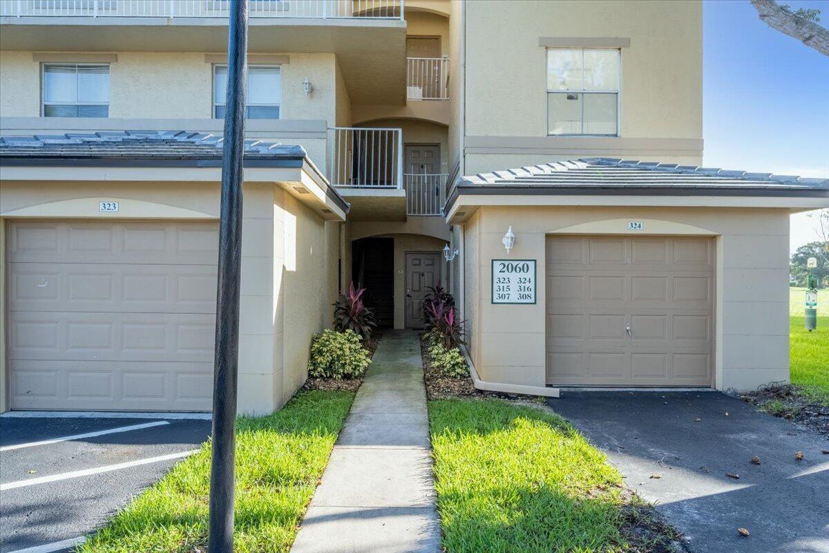 2060 GREENVIEW SHORES Boulevard # 308, Wellington FL 33414