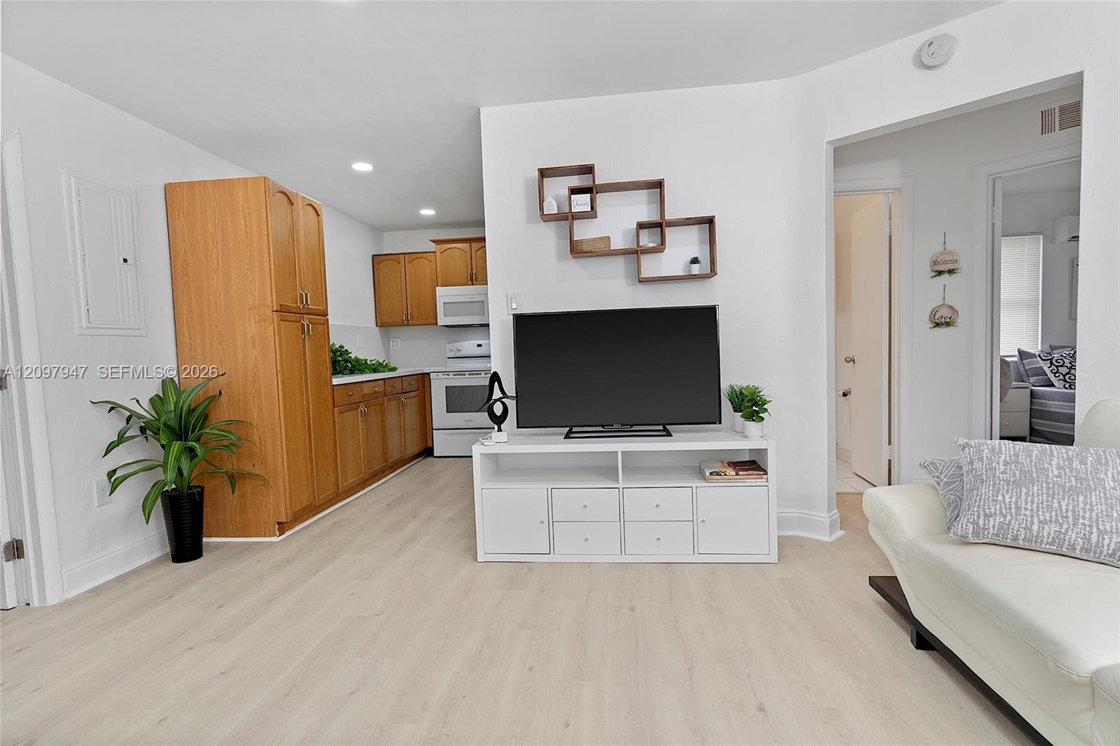 6103 Monroe St, Hollywood FL 33023 photo 2