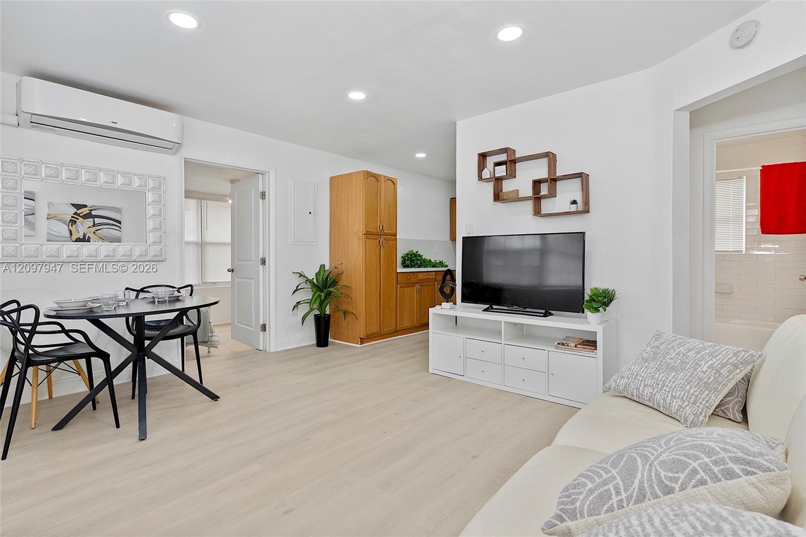 6103 Monroe St, Hollywood FL 33023