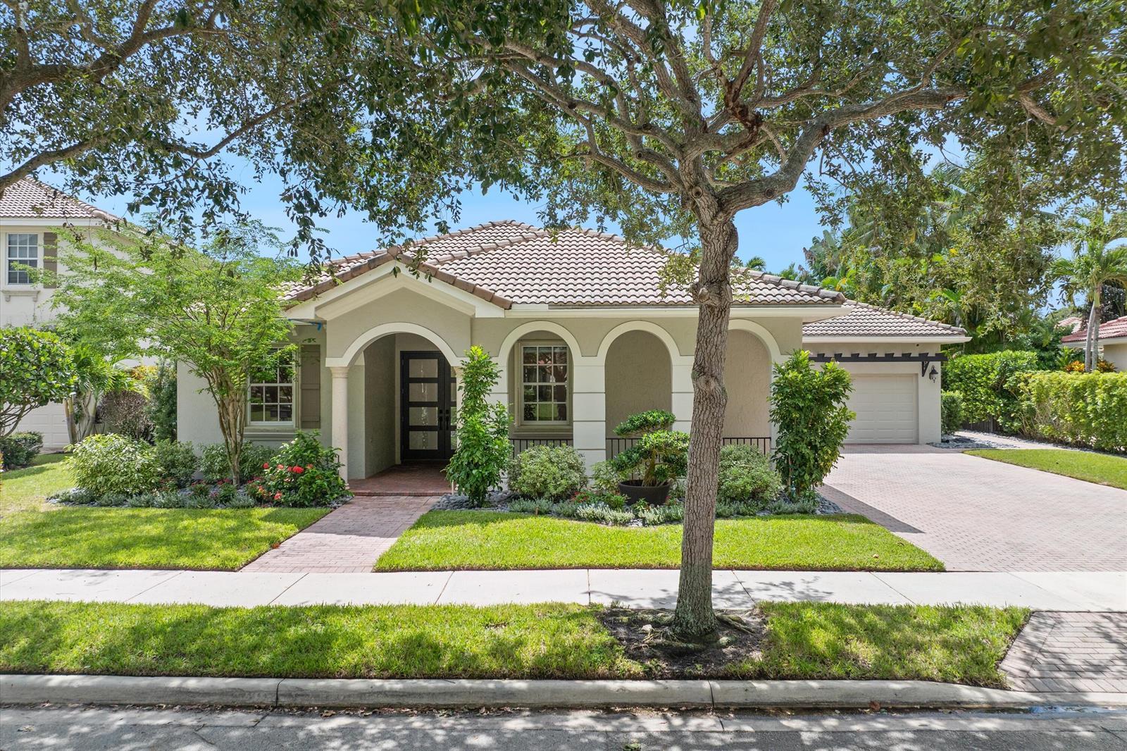 136 Via Santa Cruz, Jupiter FL 33458 photo 2