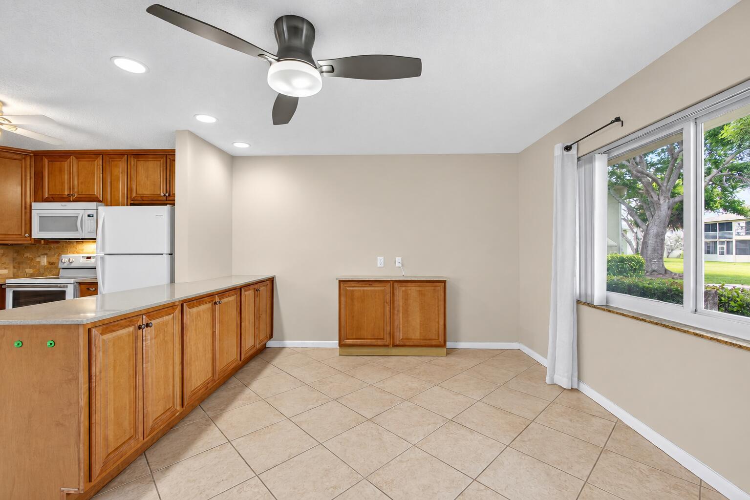221 COVENTRY J, West Palm Beach FL 33417 photo 3