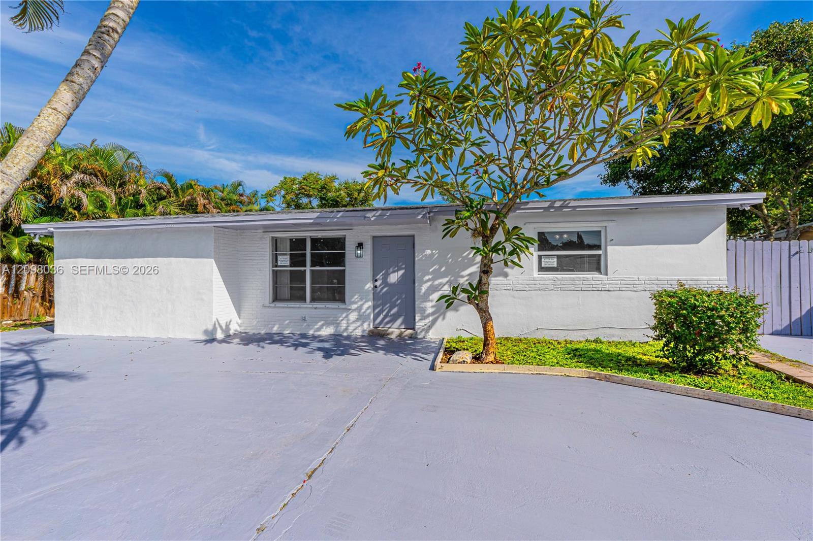 6511 Pierce St, Hollywood FL 33024 photo 2