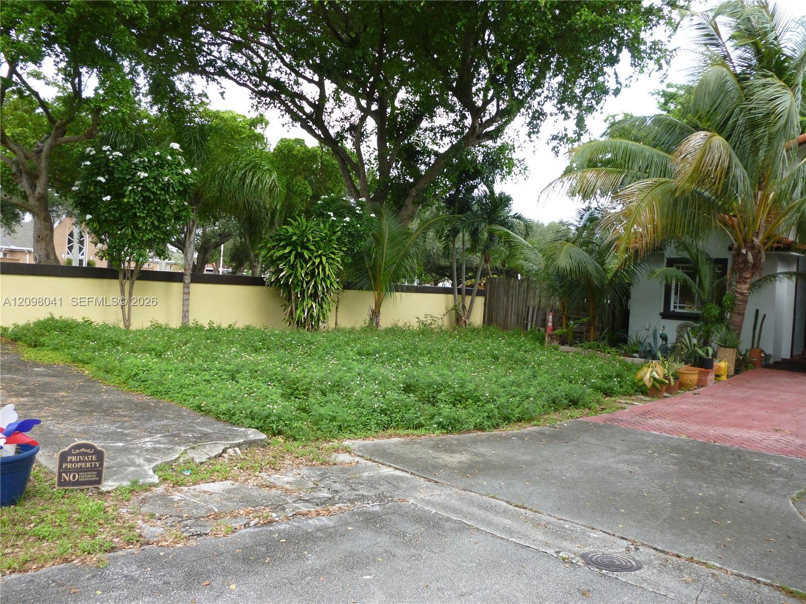 8161 NW 186th Ter, Hialeah FL 33015 photo 2