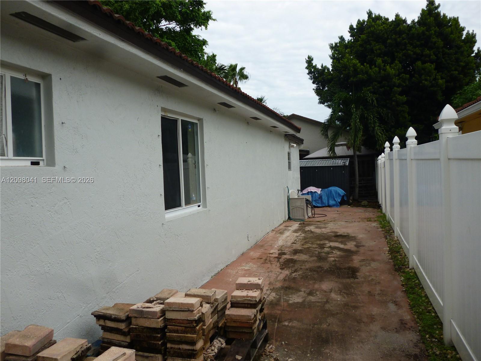 8161 NW 186th Ter, Hialeah FL 33015 photo 5