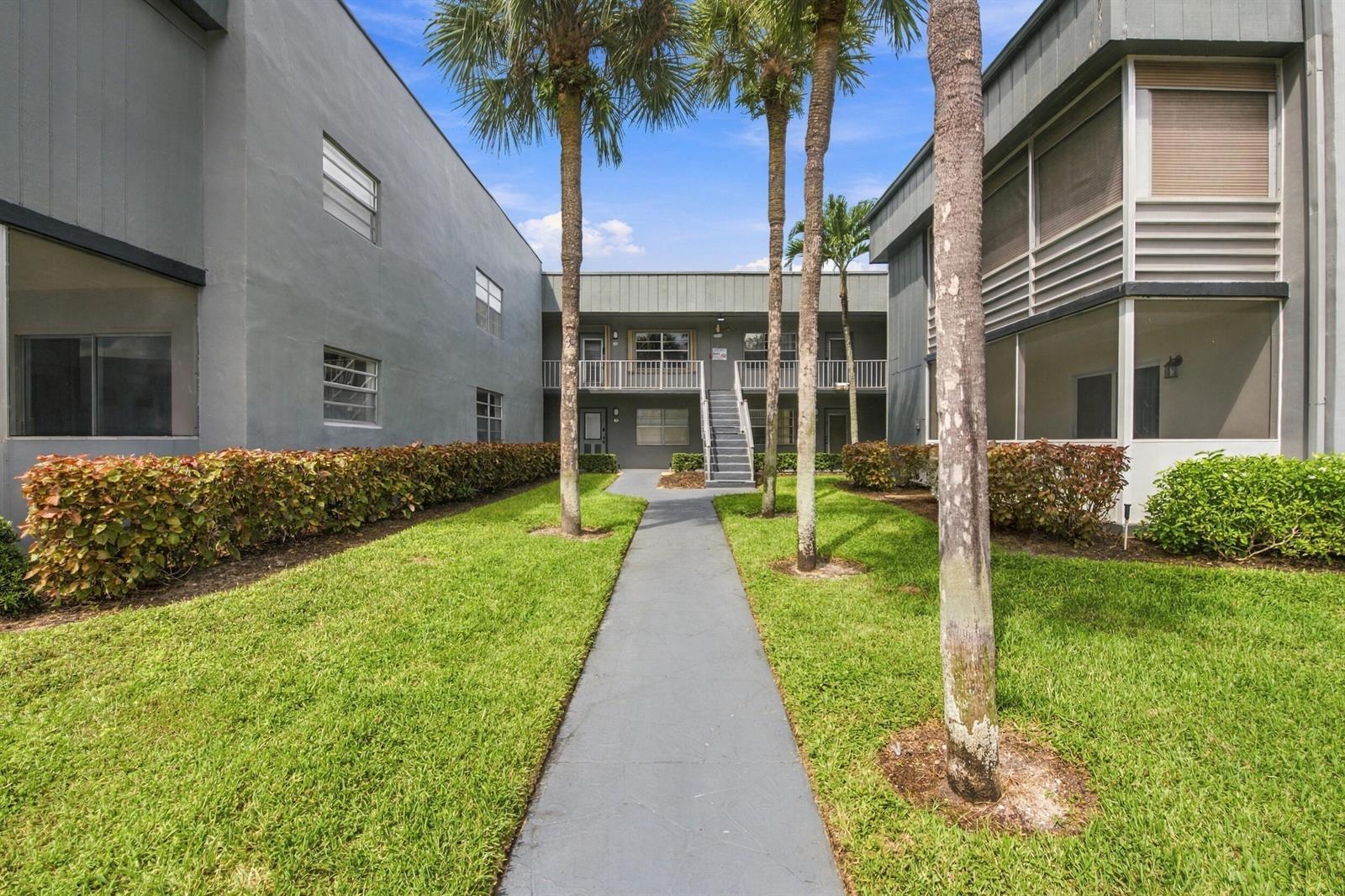 905 Normandy S, Delray Beach FL 33484 photo 2