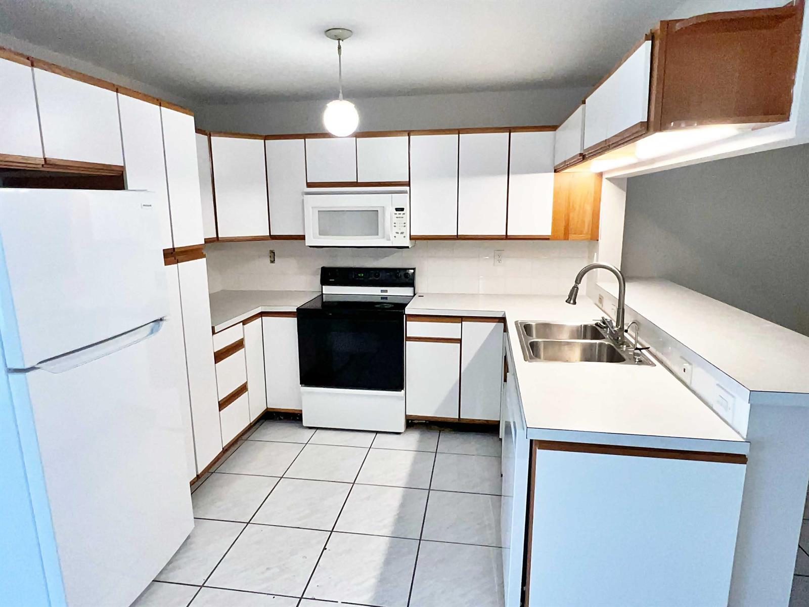 248 SE 8TH Terrace, Deerfield Beach FL 33441 photo 2
