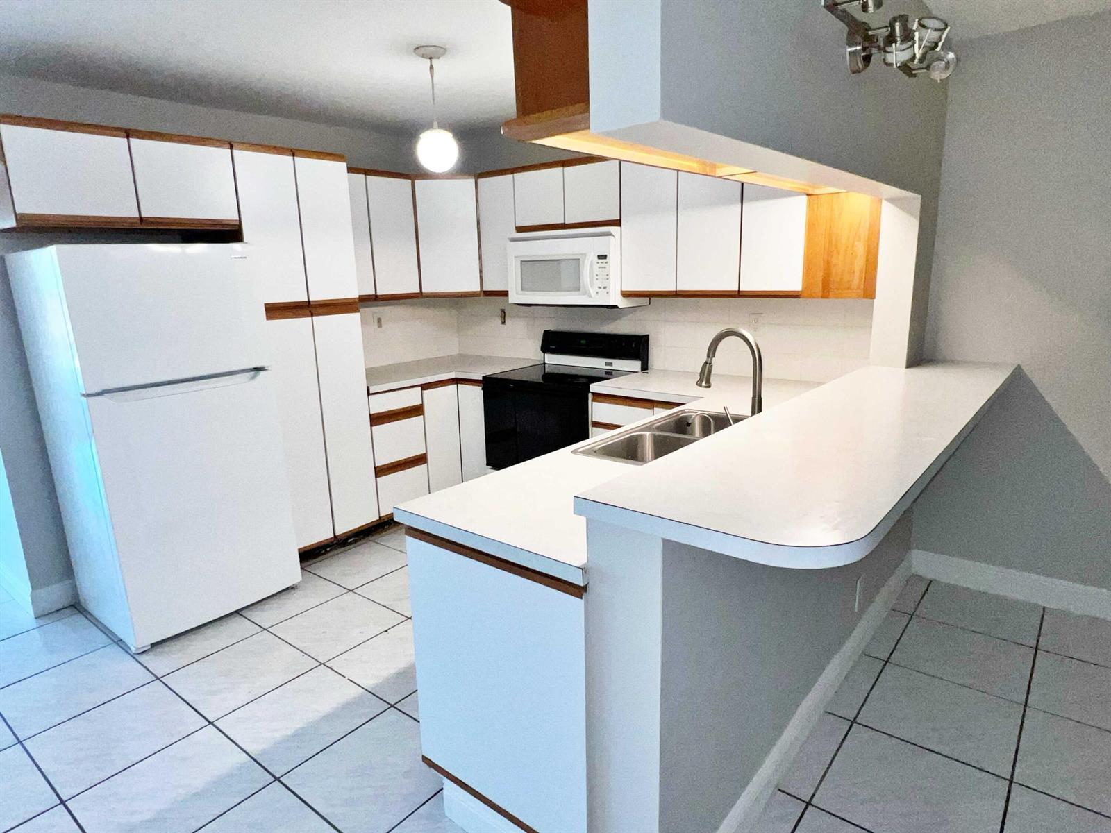 248 SE 8TH Terrace, Deerfield Beach FL 33441 photo 3