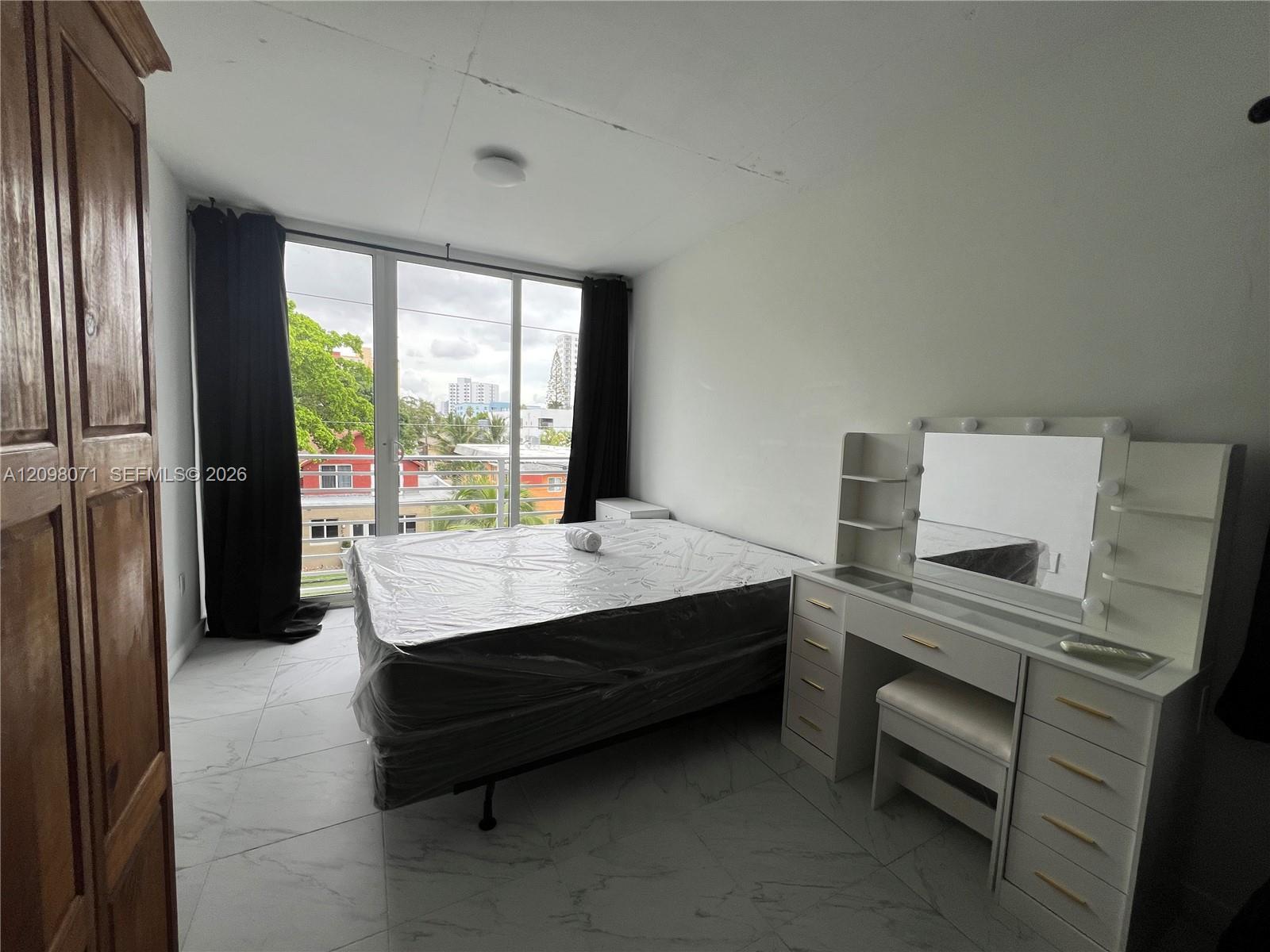 542 SW 3rd St # F1, Miami FL 33130 photo 3