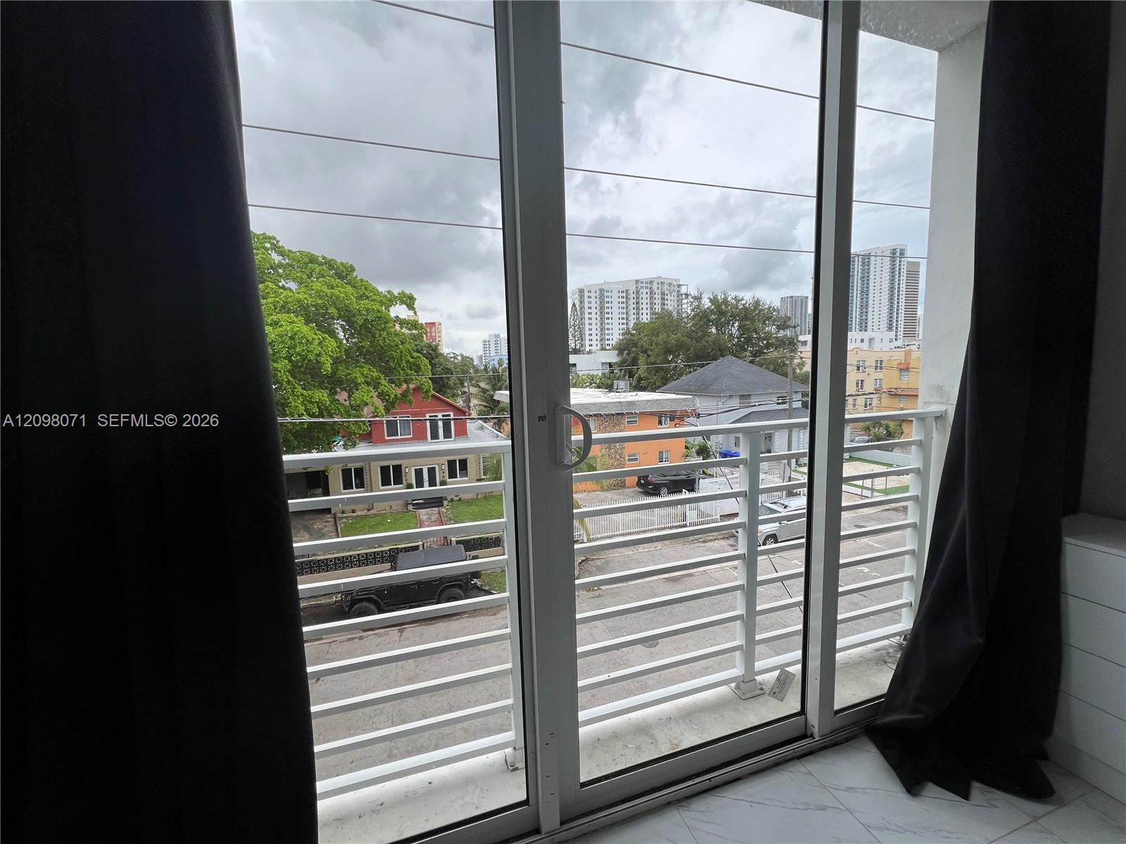 542 SW 3rd St # F1, Miami FL 33130 photo 4