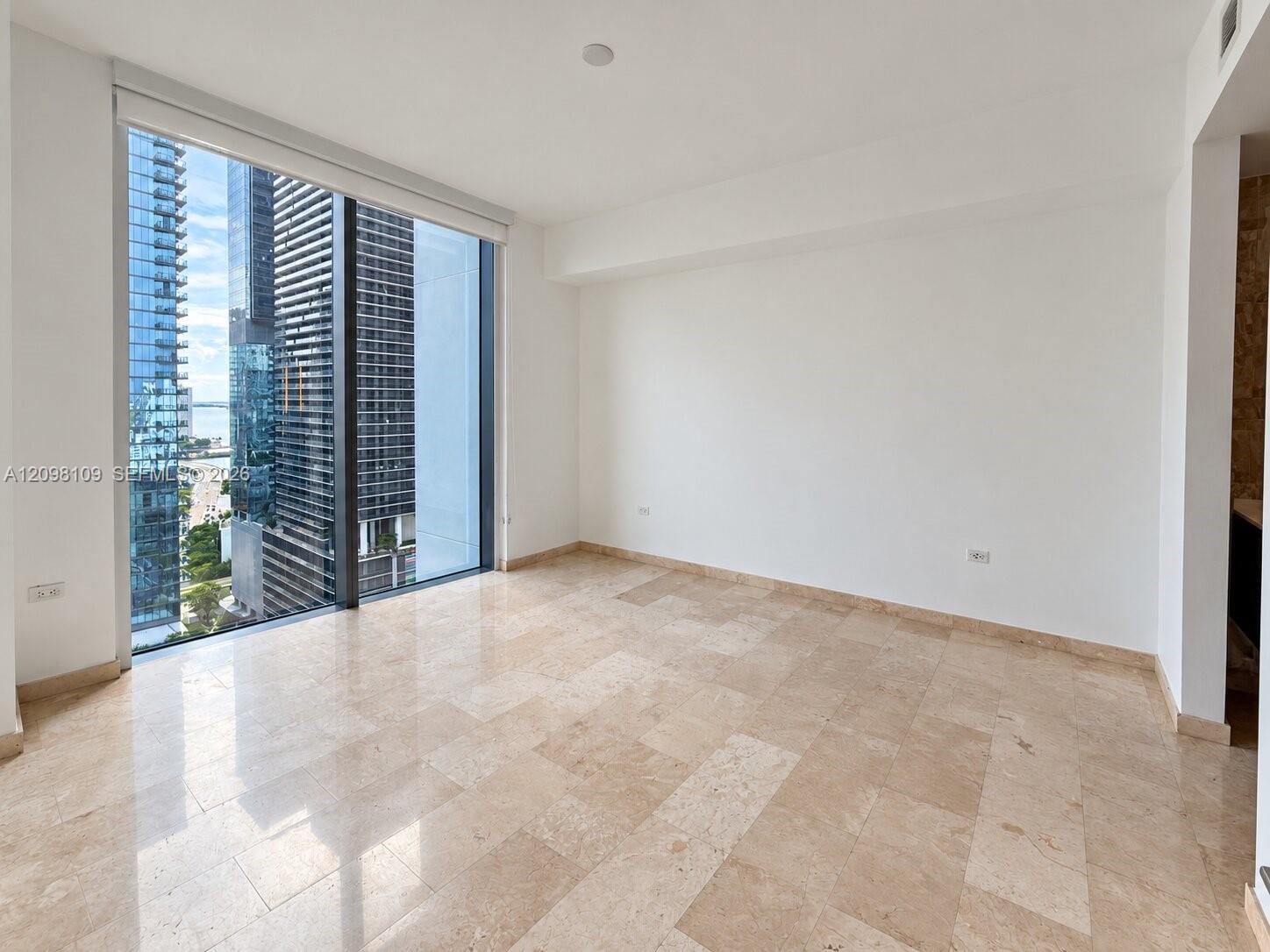 88 SW 7th St # 2005, Miami FL 33130 photo 4