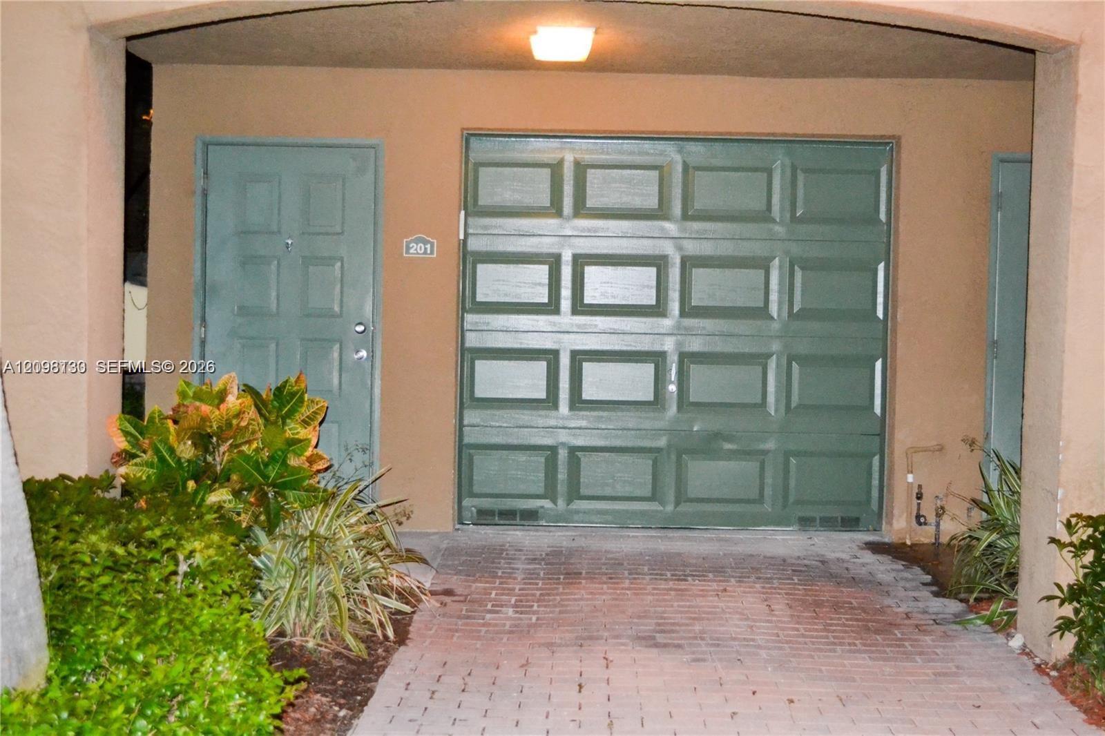 2871 NE 185th St # 201, Aventura FL 33180