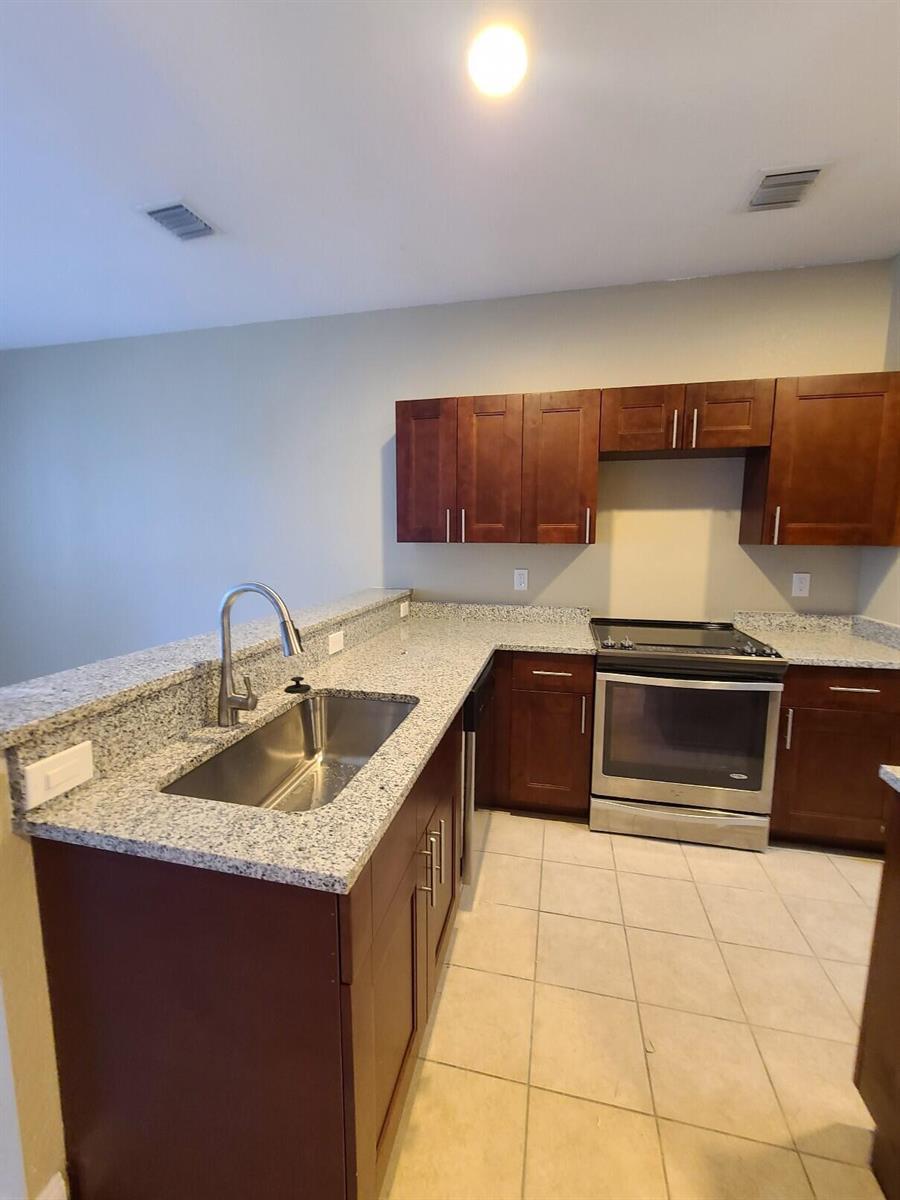 1228 LUCAYA Drive, Riviera Beach FL 33404 photo 4