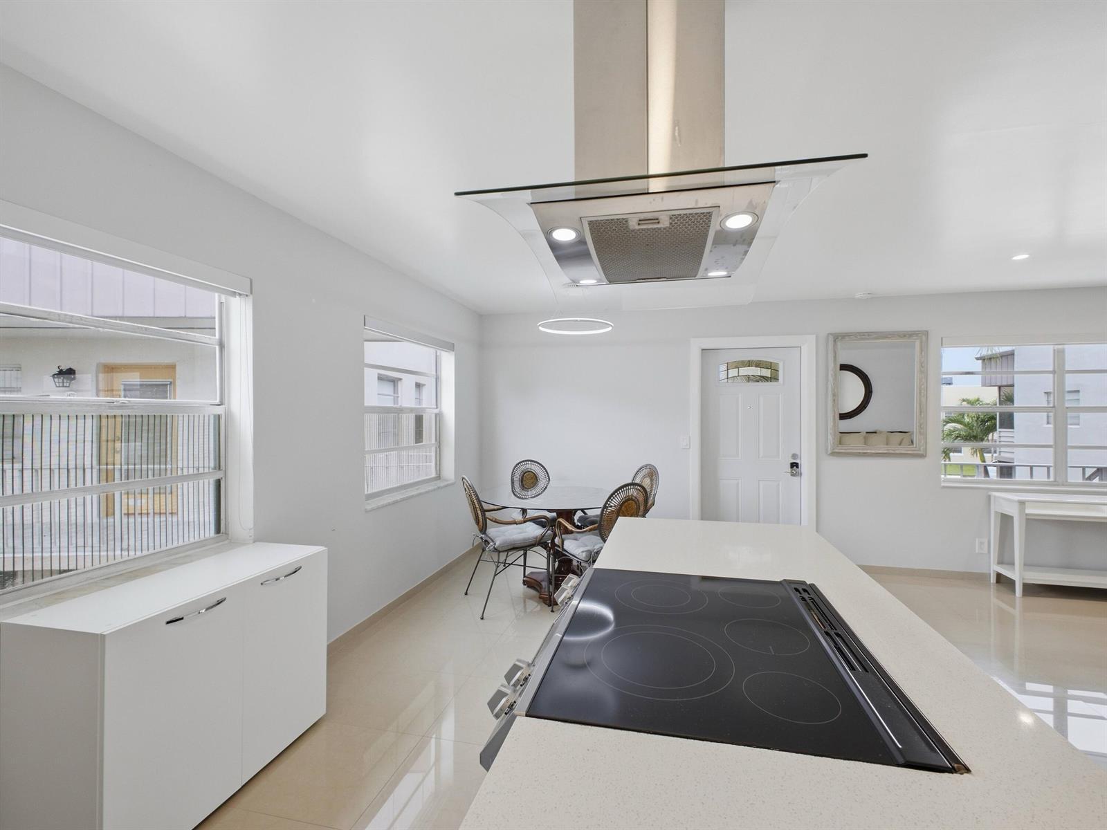 471 Capri J, Delray Beach FL 33484 photo 3