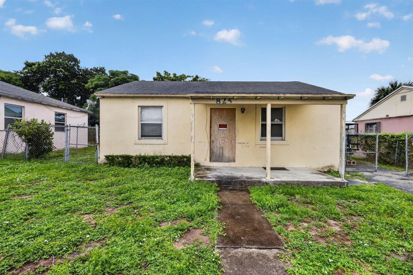 825 W 5th Street, Riviera Beach FL 33404 photo 2