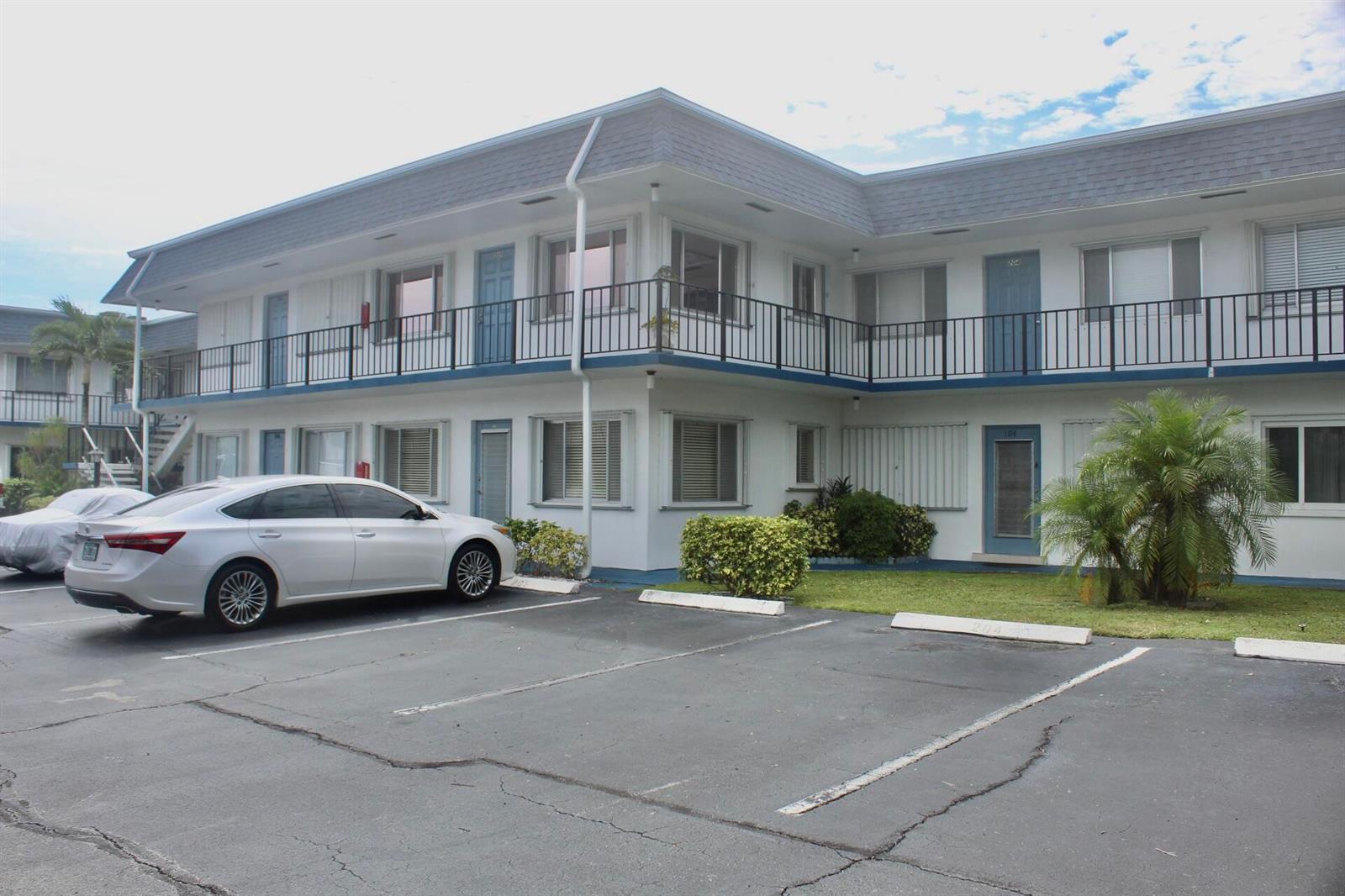 2440 Lake Osborne Drive # 105, FL 33461 photo 3