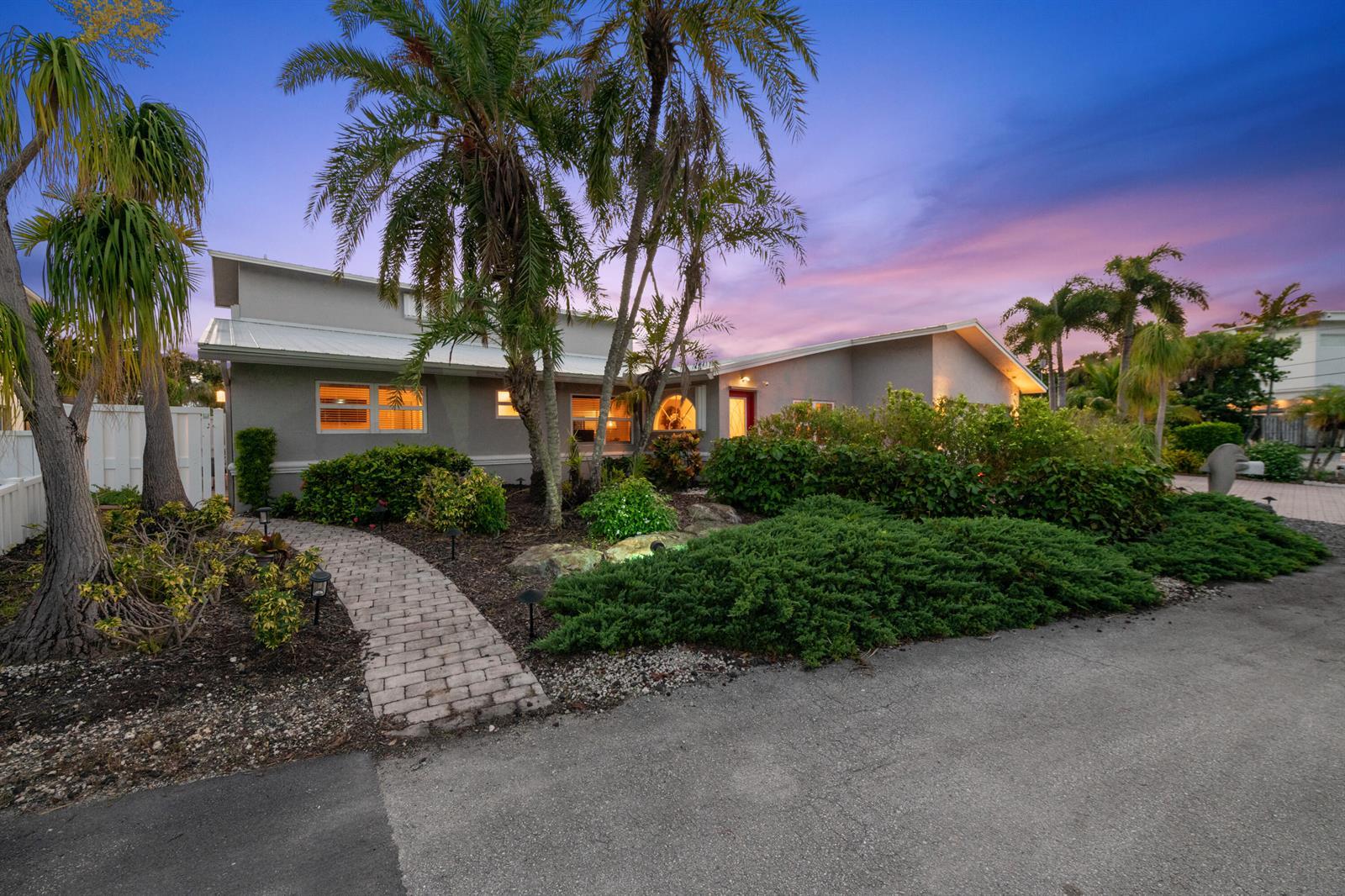 2108 NE 24TH Street, Wilton Manors FL 33305 photo 2