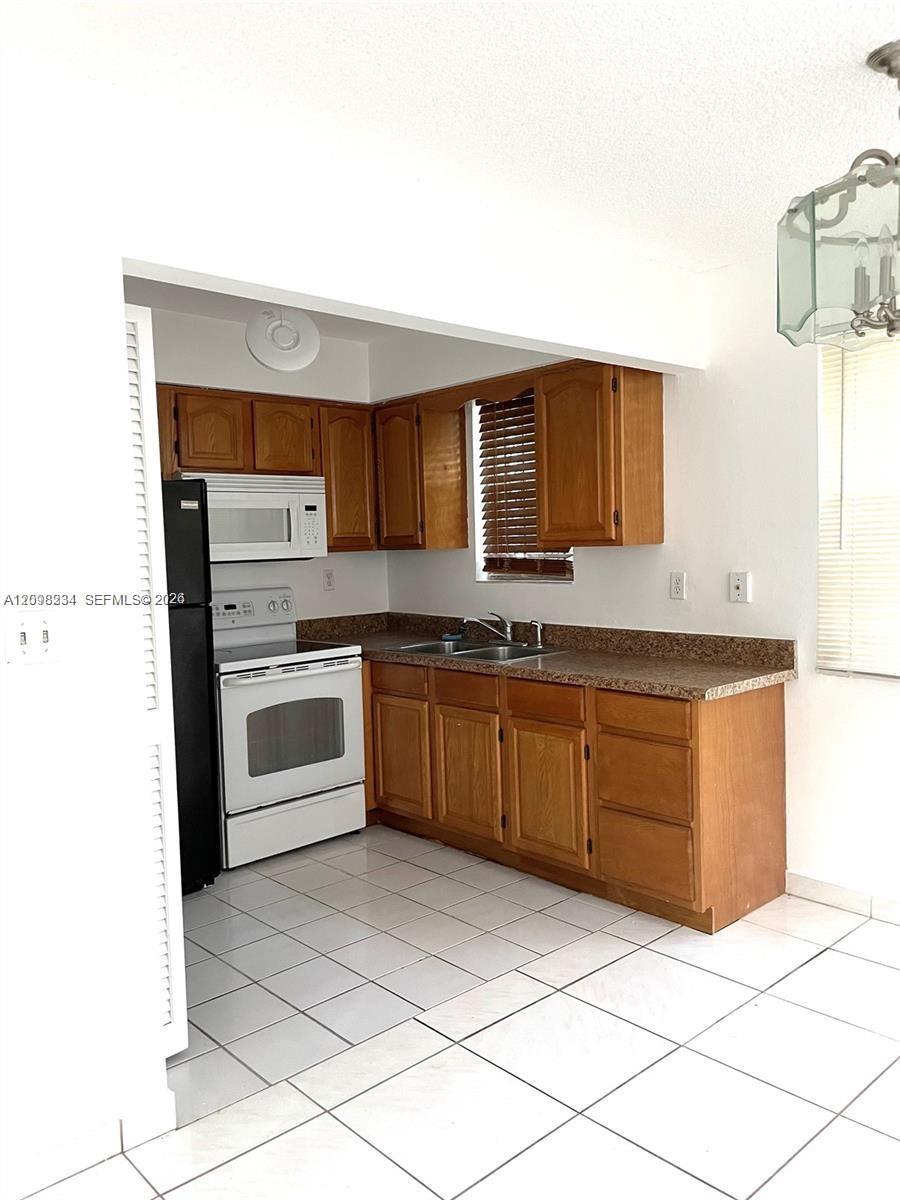 2200 Taylor St # 106, Hollywood FL 33020 photo 3