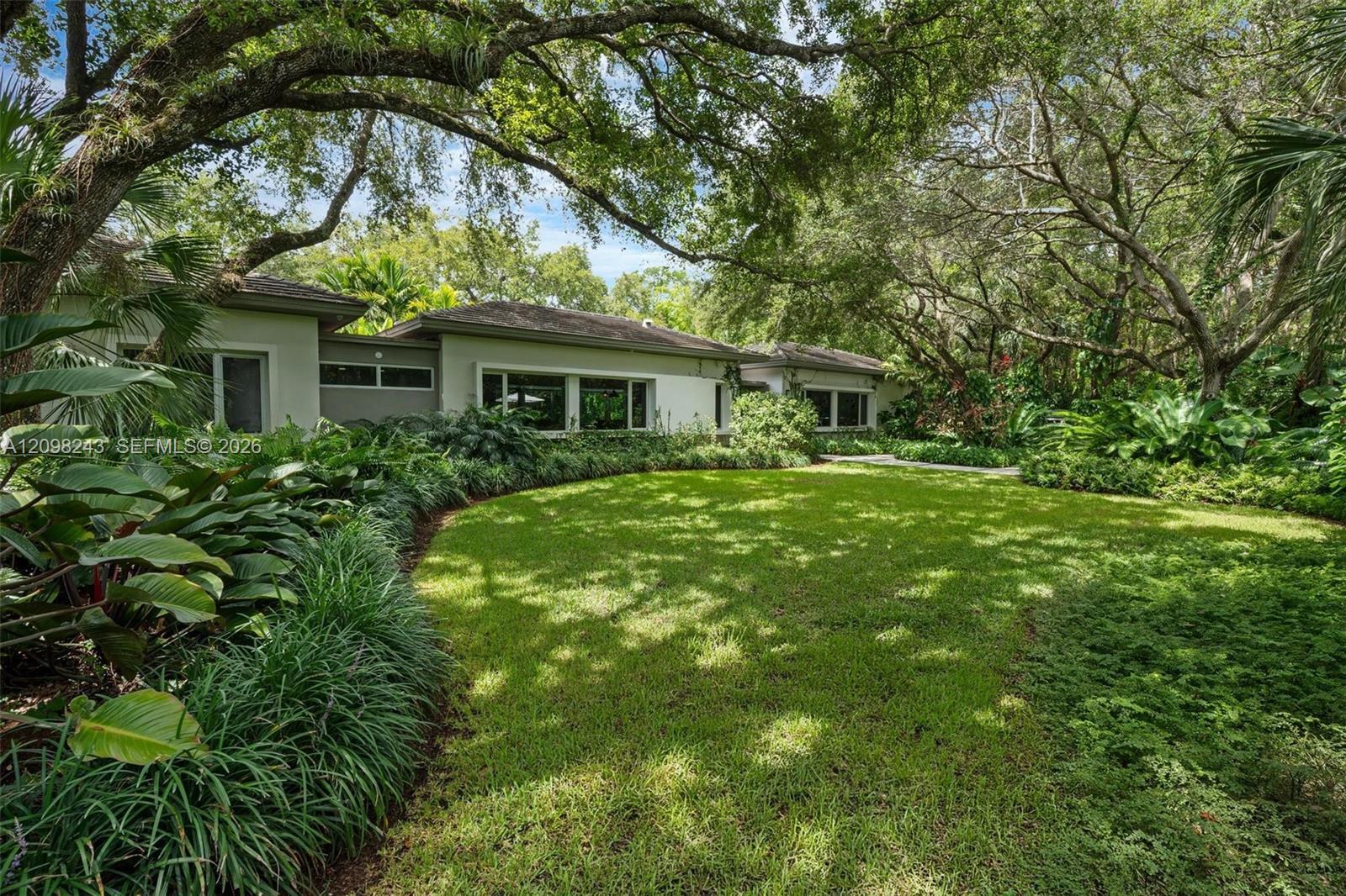 6080 SW 102nd St, Pinecrest FL 33156 photo 2