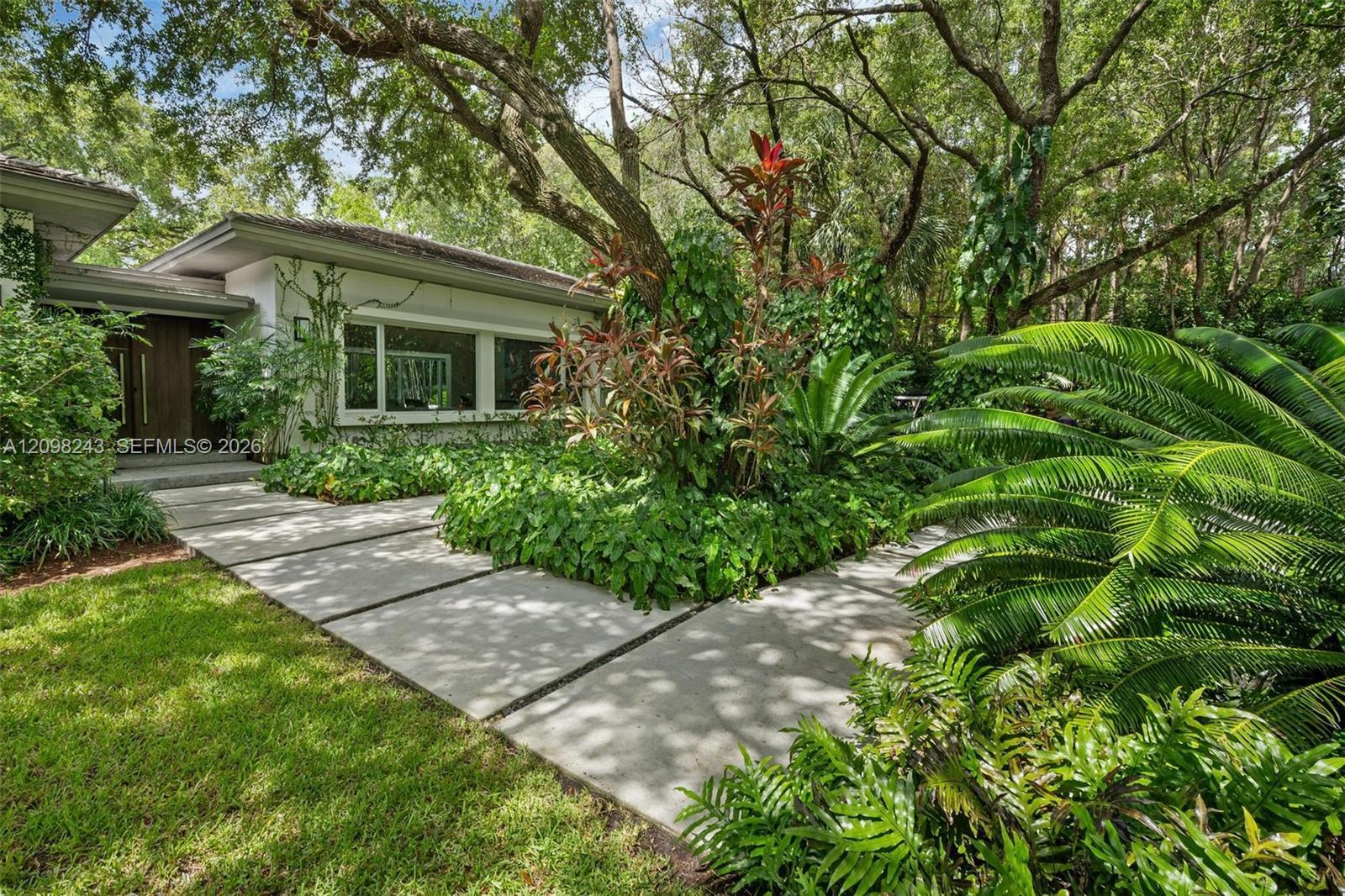 6080 SW 102nd St, Pinecrest FL 33156