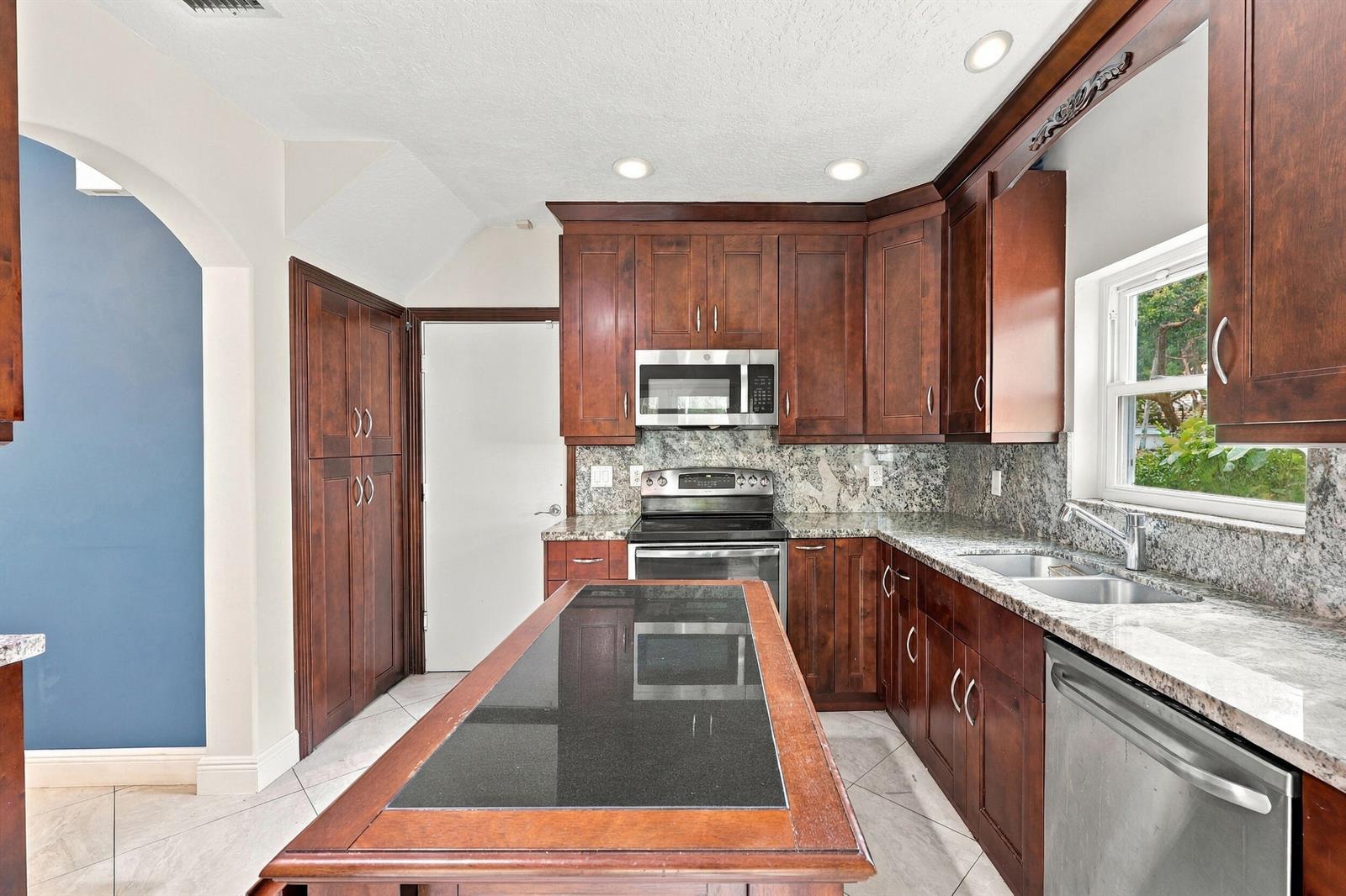 3601 WILDERNESS Way, Coral Springs FL 33065 photo 5