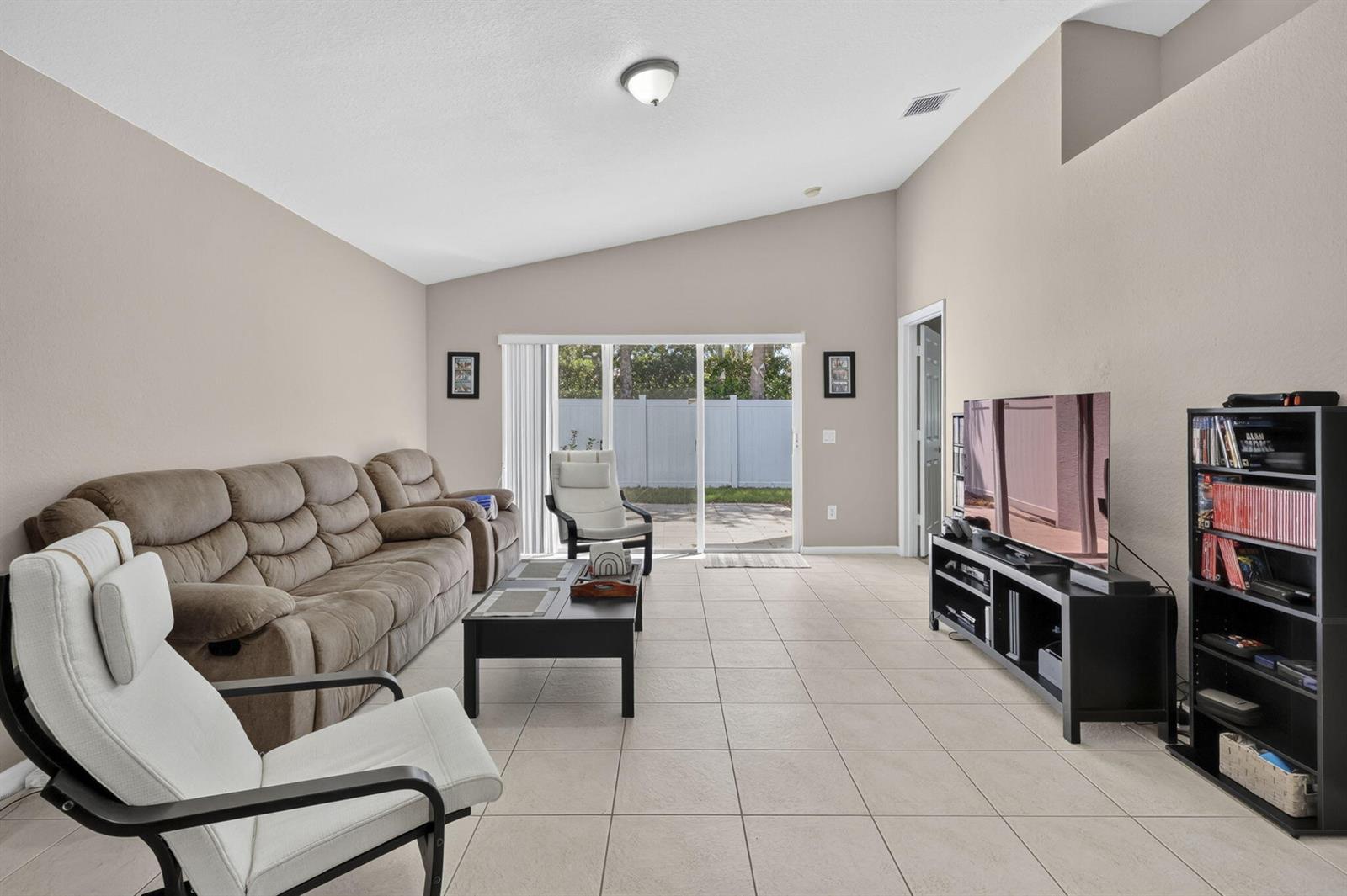5088 Northern Lights Drive, FL 33463 photo 3