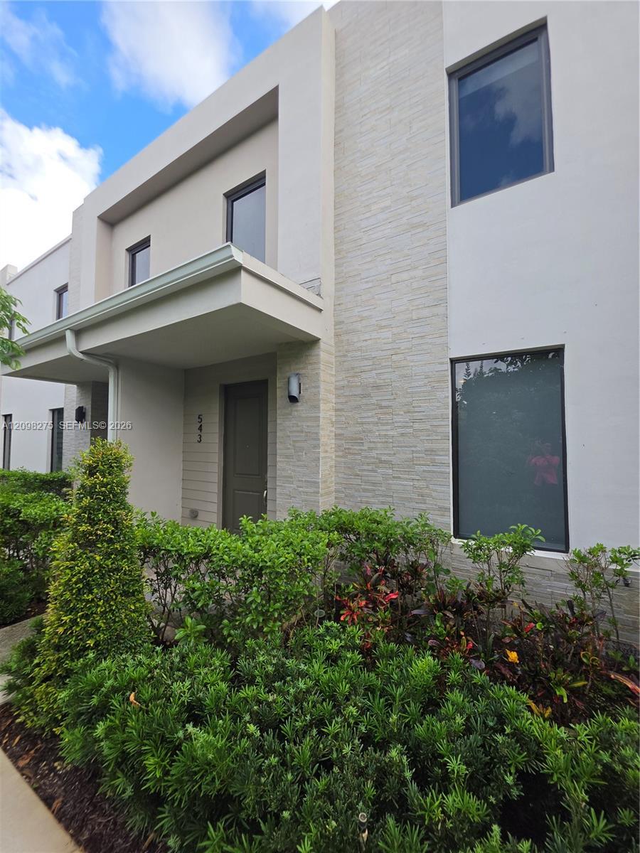 543 NW 17th St # 543, Fort Lauderdale FL 33311 photo 2