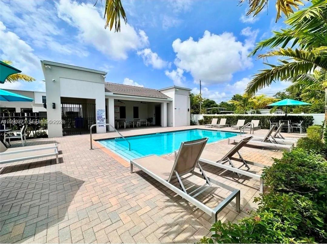 543 NW 17th St # 543, Fort Lauderdale FL 33311 photo 3