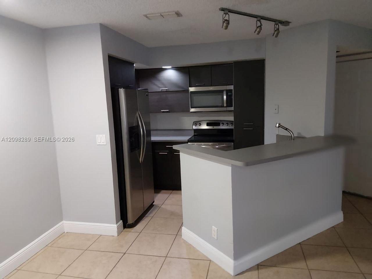3400 N Pinewalk Dr N # 923, Margate FL 33063 photo 2
