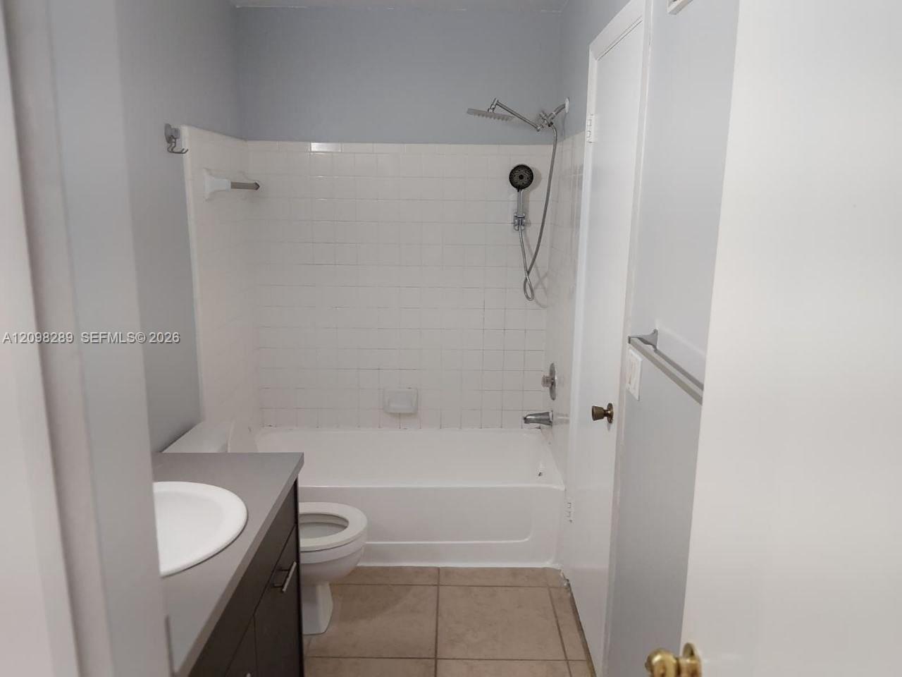 3400 N Pinewalk Dr N # 923, Margate FL 33063 photo 4