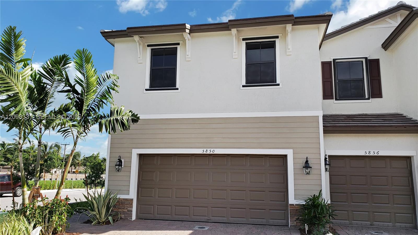 5850 Clydesdale Ct, Davie FL 33314 photo 2